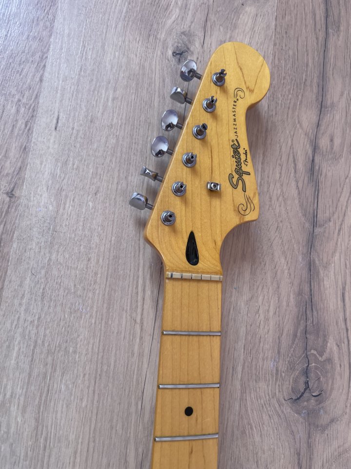 Squier Jazzmaster Vintage Modified Sunburst 2 Tone de segunda mano · Foto 4 de 9 · La Rioja · 250 €