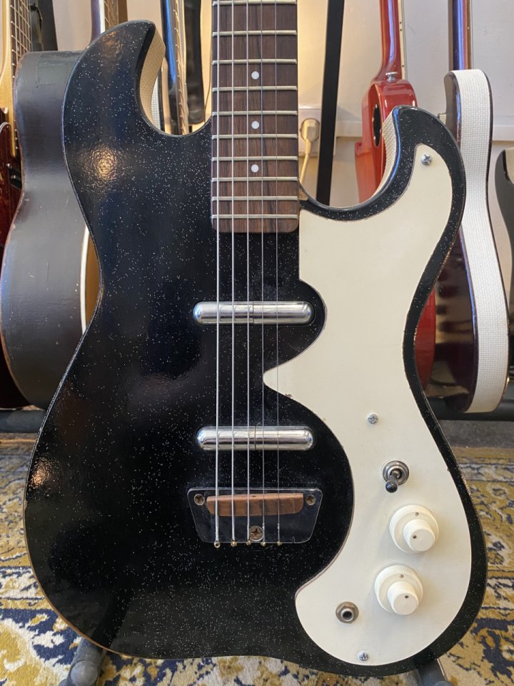 Silvertone 1449 con Amp-in-case de 1965 (amplificador de válvulas/estuche)