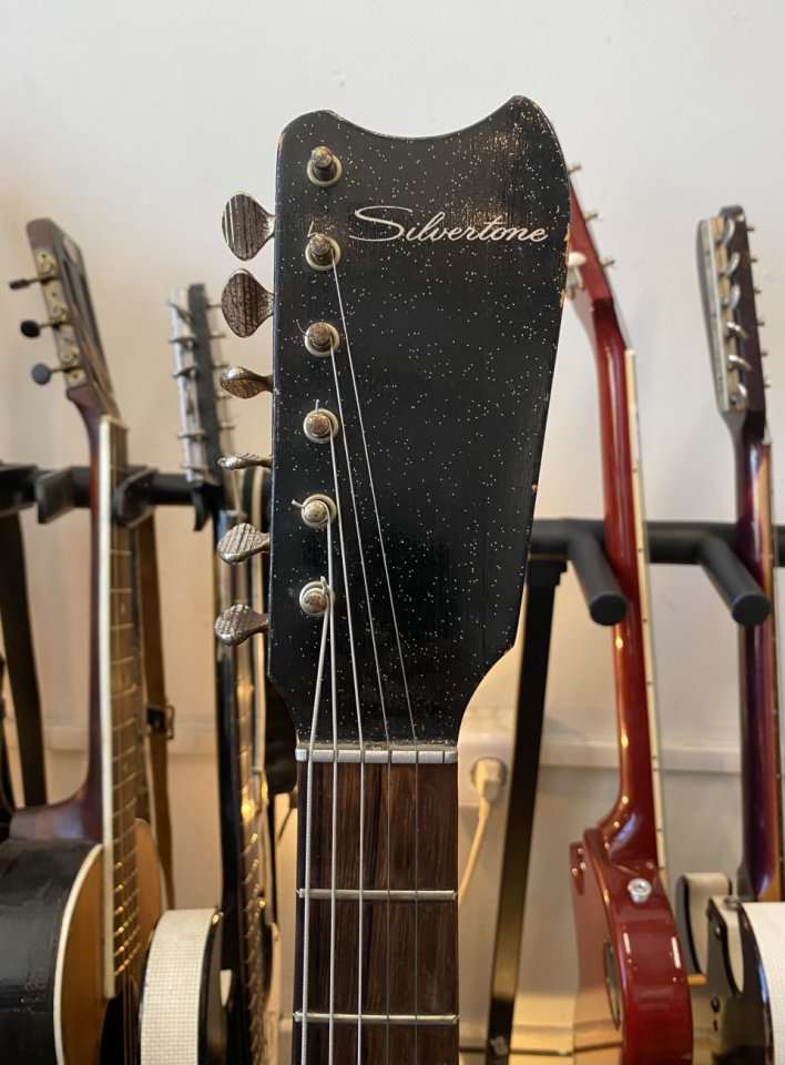 Silvertone 1449 con Amp-in-case de 1965 (amplificador de válvulas/estuche)