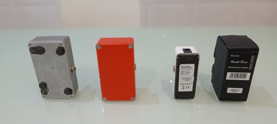 Fuzz face lift, Hustle drive, MXR Dist III, Boss ME-70 y Golpeador Telecaster perlado.