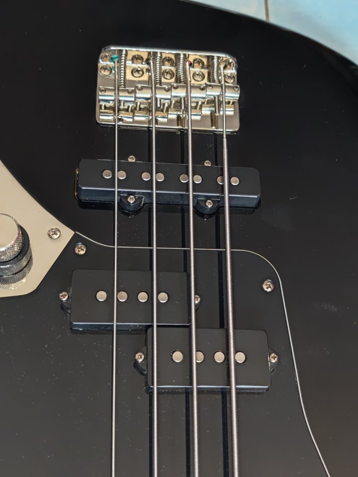 Bajo Squier classic vive by Fender+funda nueva de segunda mano · Foto 2 de 9 · Valladolid · 250 €