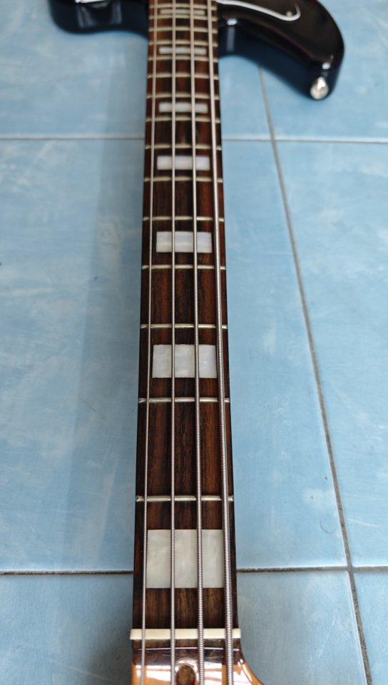 Bajo Squier classic vive by Fender+funda nueva de segunda mano · Foto 3 de 9 · Valladolid · 250 €