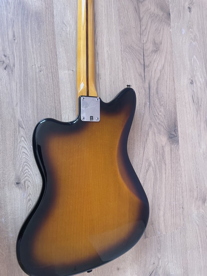 Squier Jazzmaster Vintage Modified Sunburst 2 Tone de segunda mano · Foto 7 de 9 · La Rioja · 250 €