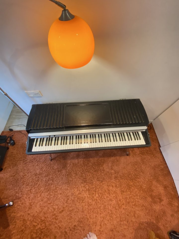 Fender Rhodes MKII 1979 con Retroflyer / teclas madera