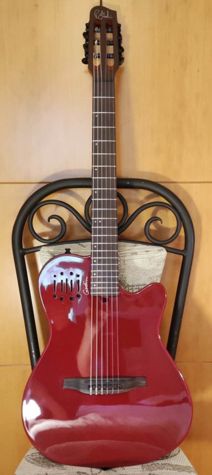 Godin Multiac Mundial Aztec Red -- COMO NUEVA -- de segunda mano · Foto 2 de 10 · Valencia · 1399 €