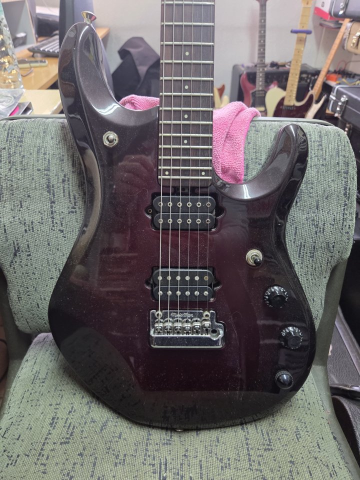 Ernie Ball Music Man John Petrucci 6 (Piezo) - Espectacular estado de segunda mano · Foto 2 de 5 · Barcelona · 2200 €
