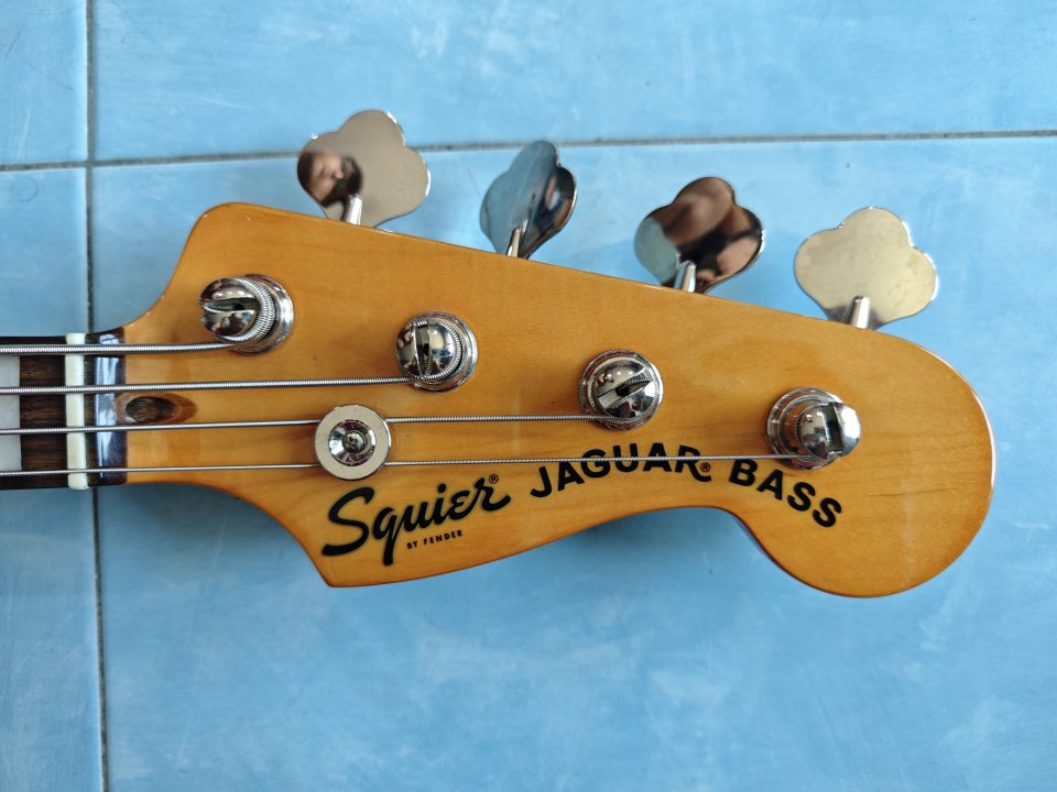 Bajo Squier classic vive by Fender+funda nueva de segunda mano · Foto 4 de 9 · Valladolid · 250 €