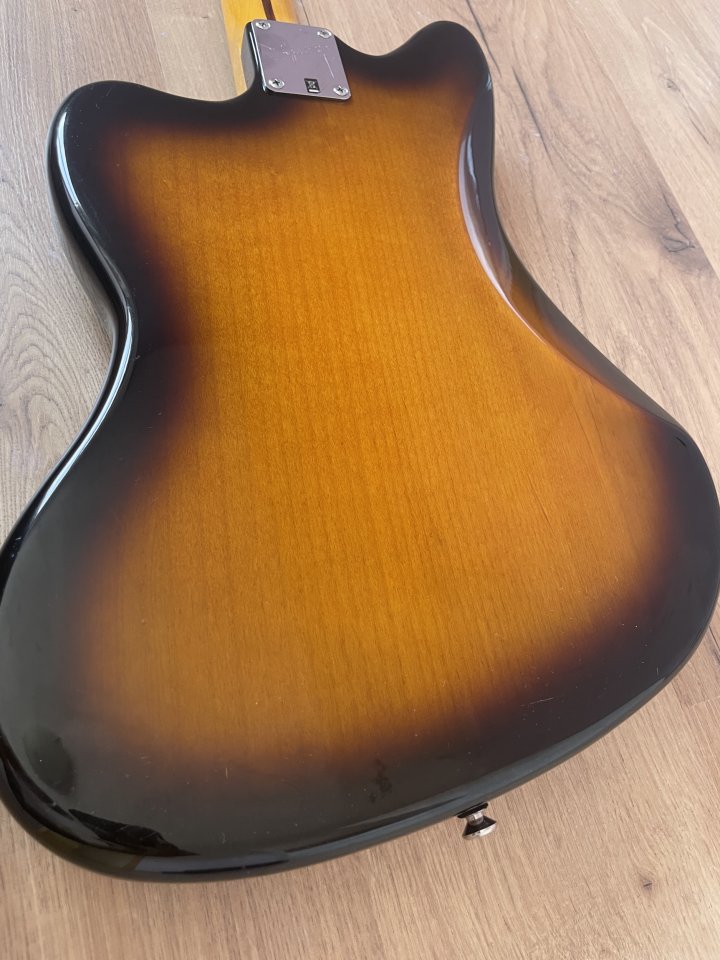 Squier Jazzmaster Vintage Modified Sunburst 2 Tone de segunda mano · Foto 8 de 9 · La Rioja · 250 €