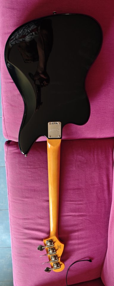 Bajo Squier classic vive by Fender+funda nueva de segunda mano · Foto 5 de 9 · Valladolid · 250 €