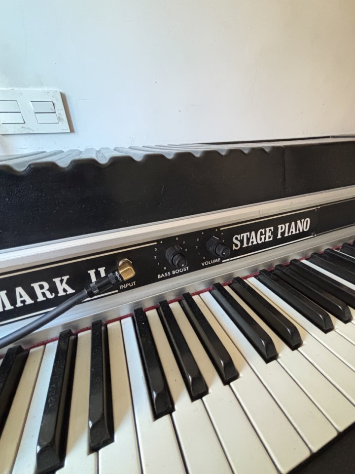 Fender Rhodes MKII 1979 con Retroflyer / teclas madera