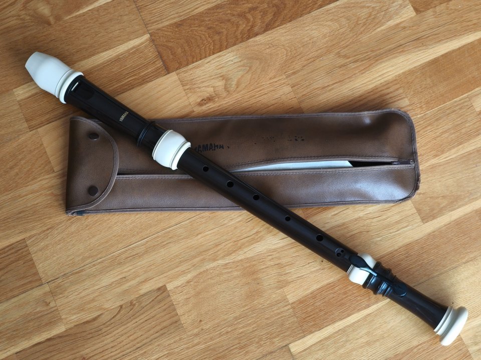 Flauta dulce Yamaha negra YRT-304BII con funda de segunda mano · Foto 1 de 6 · Barcelona · 95 €