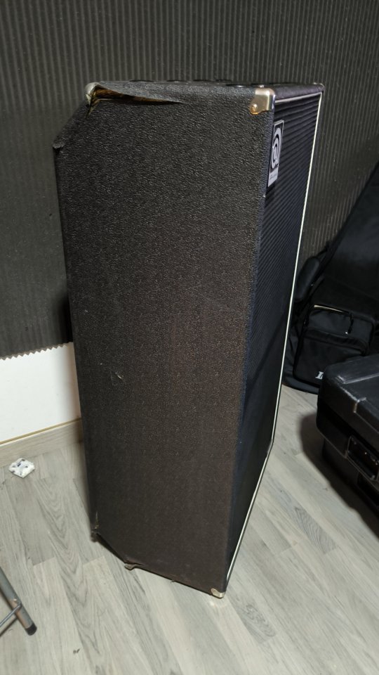 Vendo pantalla Ampeg SVT-810E de segunda mano · Foto 2 de 5 · Barcelona · 995 €