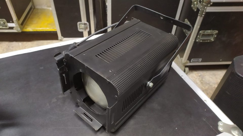 Focos PC 1KW de segunda mano · Foto 2 de 3 · Alicante · 60 €