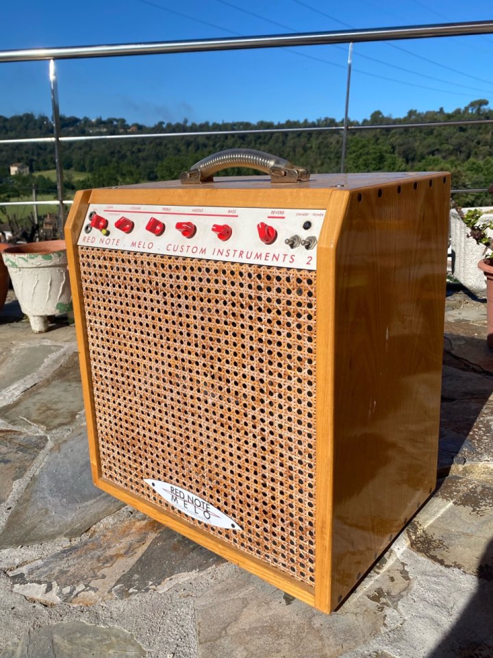 Red Note Josep Melo 50/25w de segunda mano · Foto 1 de 9 · Barcelona · 1600 €