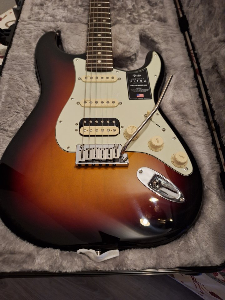 Fender Stratocaster American Ultra 1700€