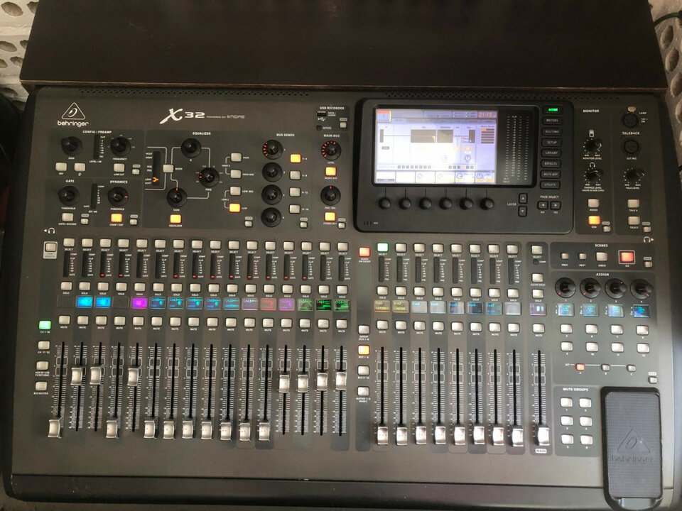 Mesa de Sonido X32 + Tablet Apple