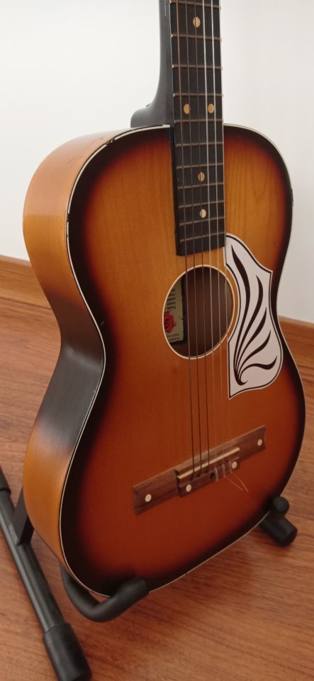 Guitarra clásica Egmond tipo parlor años 60-70