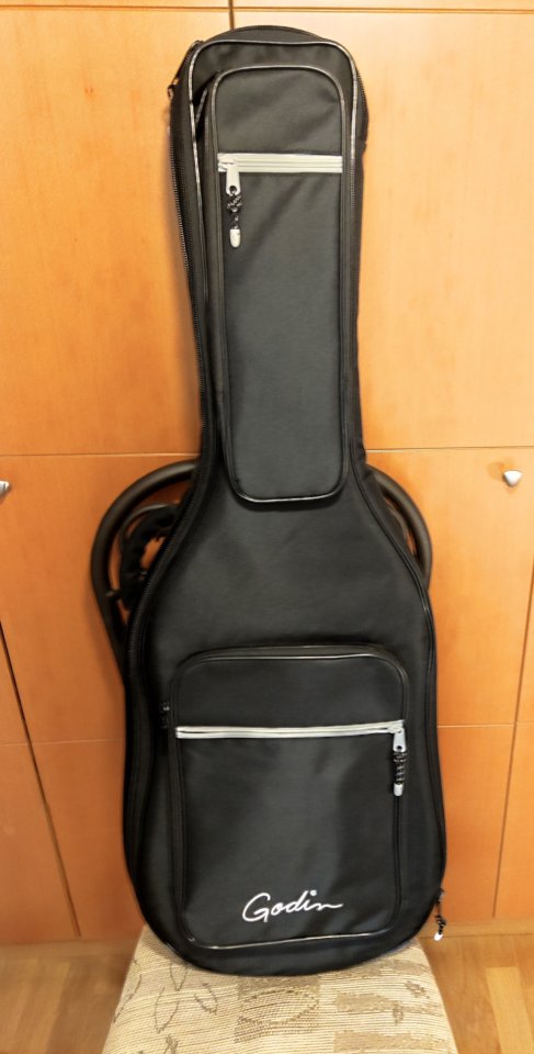 Godin Multiac Mundial Aztec Red -- COMO NUEVA -- de segunda mano · Foto 8 de 10 · Valencia · 1399 €