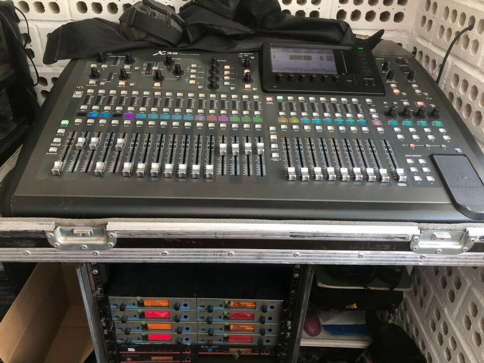 Mesa de Sonido X32 + Tablet Apple