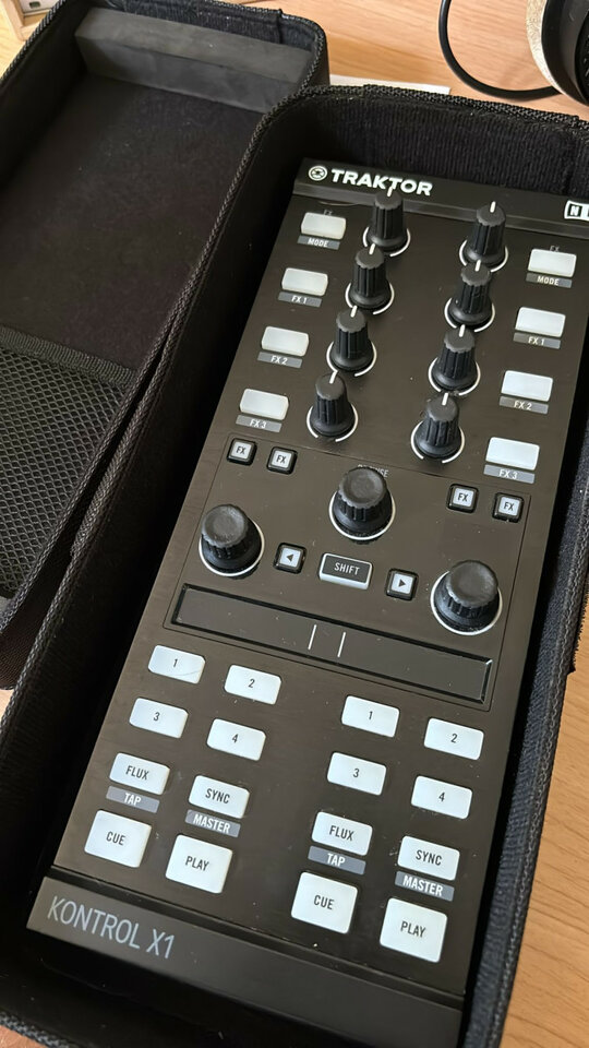 Traktor Kontrol X1 MKII