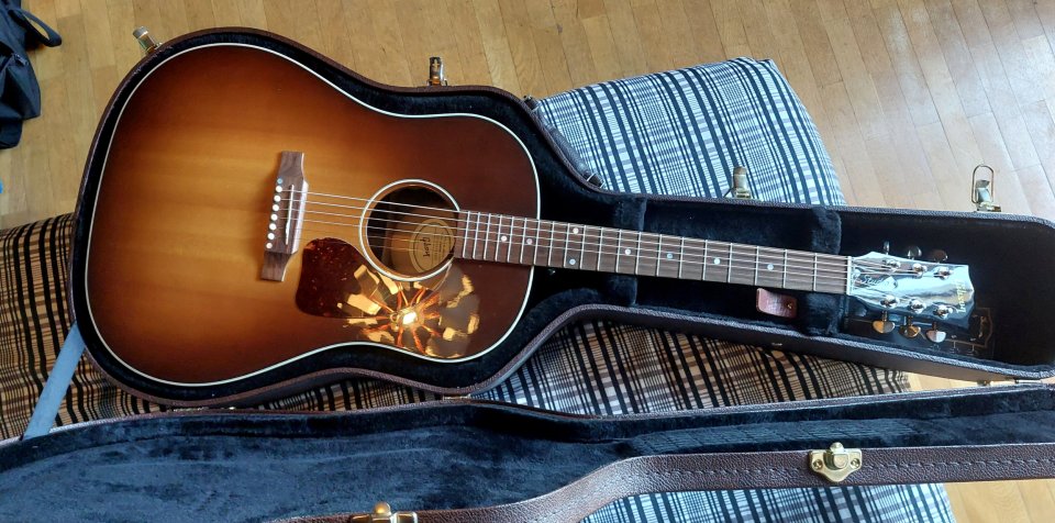 ÚLTIMO PRECIO!!! Gibson J-45 Studio Walnut Burst 2020 de segunda mano · Foto 9 de 10 · Asturias · 1499 €