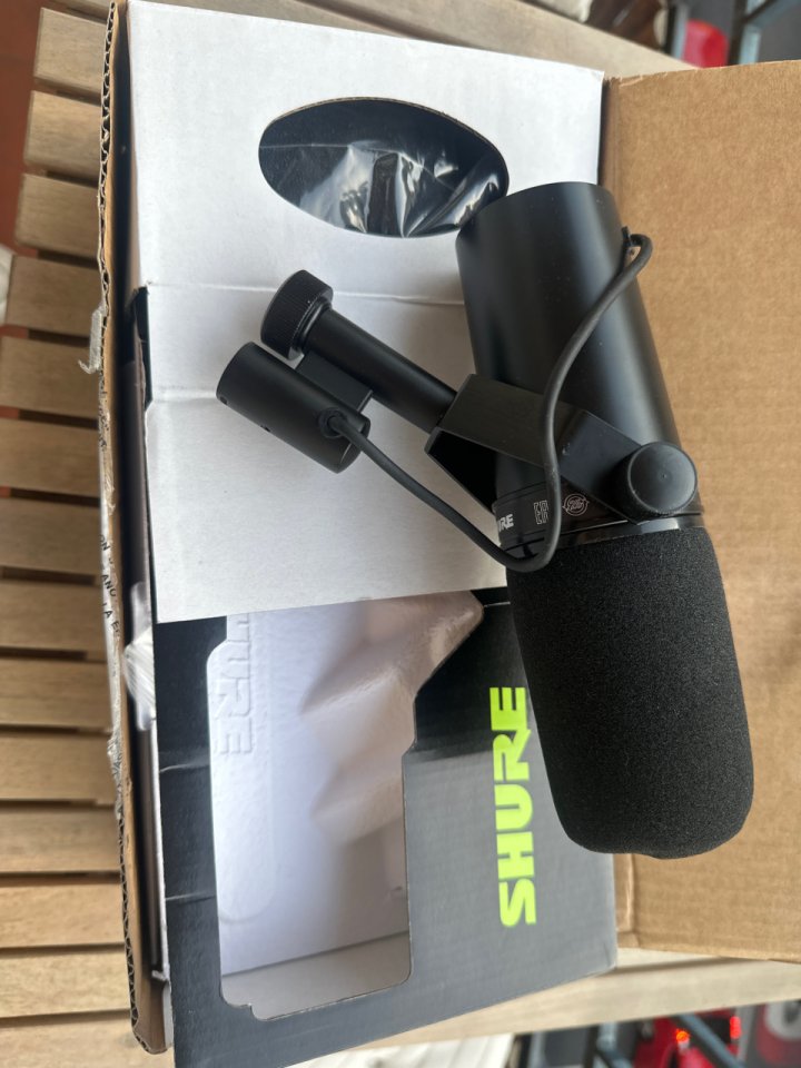 Shure SM7B (Estado 10/10) + Caja y accesorios originales de segunda mano · Foto 1 de 4 · Salamanca · 220 €
