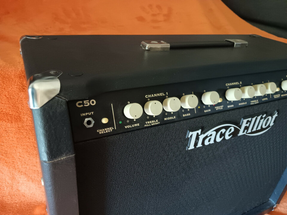 Trace Elliot Speed Twin C50 - Combo guitarra todo valvulas 50W / Cambio parcial por pantalla de bajo gama alta.