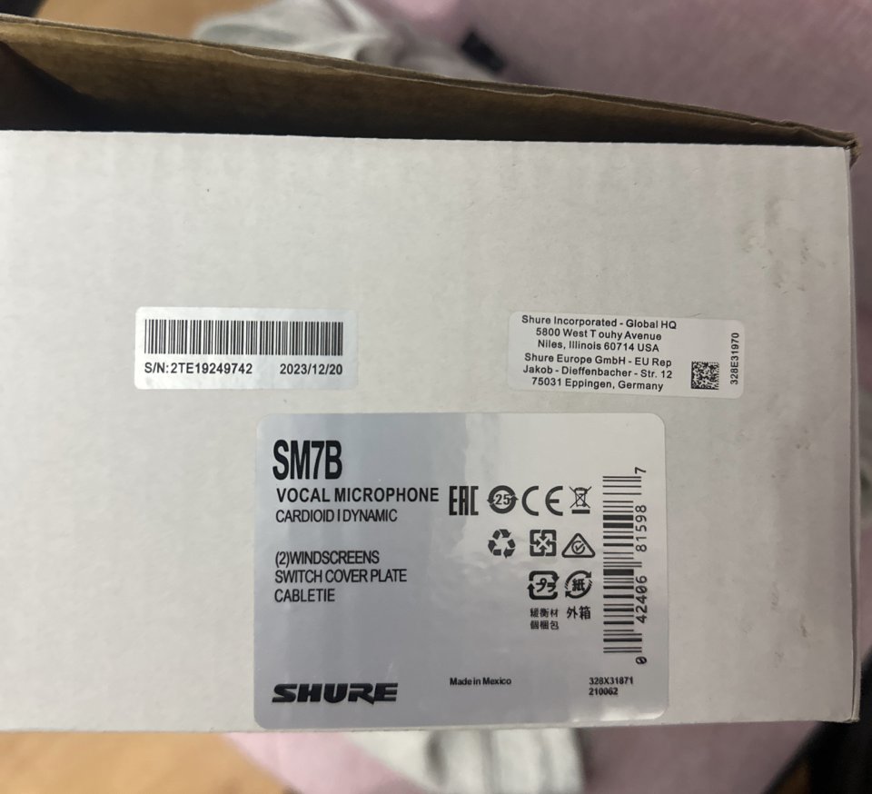 Shure SM7B (Estado 10/10) + Caja y accesorios originales de segunda mano · Foto 2 de 4 · Salamanca · 220 €