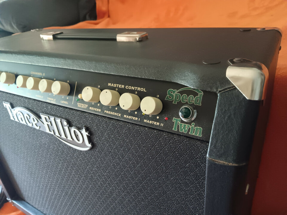 Trace Elliot Speed Twin C50 - Combo guitarra todo valvulas 50W / Cambio parcial por pantalla de bajo gama alta.