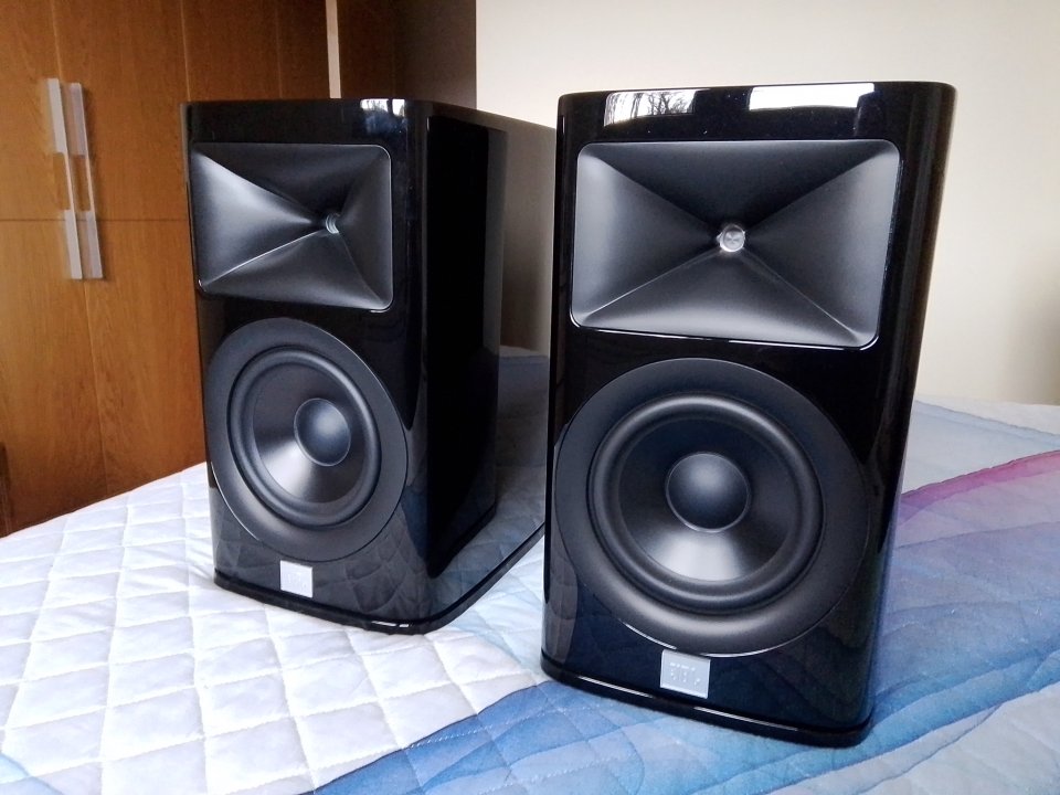 Monitores JBL HDI-1600 Piano Black (Inmaculados) Envío gratuito doble caja.