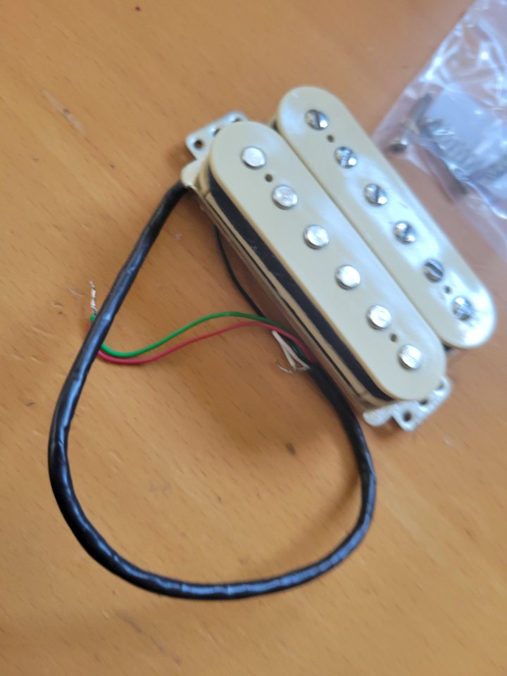 Pastilla Humbucker Fender Stratocaster humbucker Player Series Alnico II (ENVÍO INCLUIDO) de segunda mano · Foto 2 de 6 · Lugo · 40 €