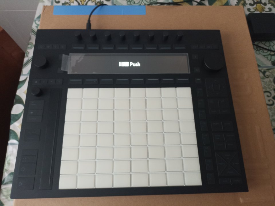 Ableton Push 3 standalone + licencia Live Suite 12 original de segunda mano · Foto 1 de 4 · Toledo · 1700 €