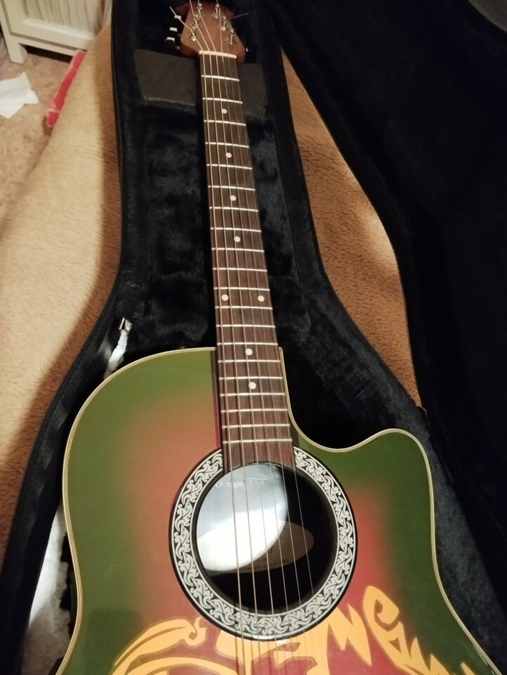 Guitarra electro acústica Ovation