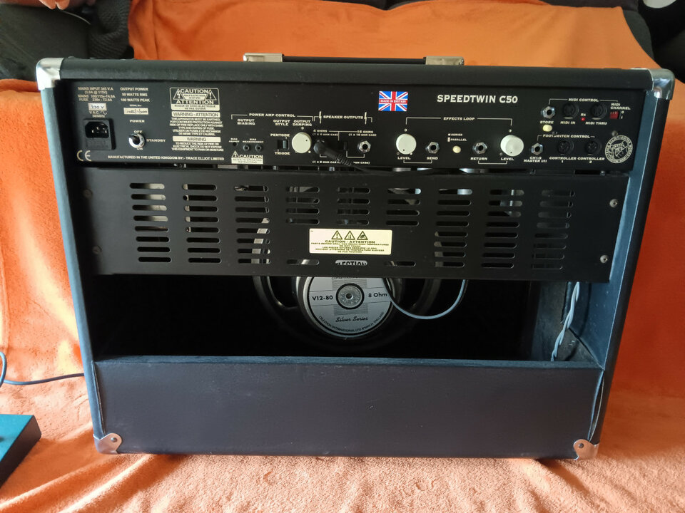 Trace Elliot Speed Twin C50 - Combo guitarra todo valvulas 50W / Cambio parcial por pantalla de bajo gama alta.