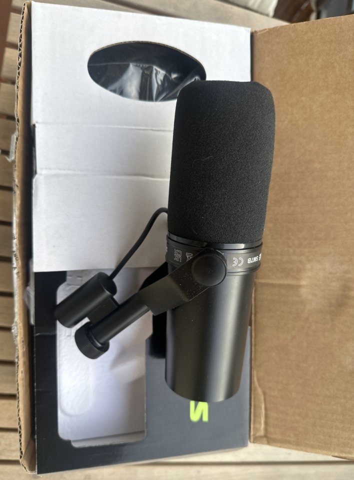 Shure SM7B (Estado 10/10) + Caja y accesorios originales de segunda mano · Foto 4 de 4 · Salamanca · 220 €