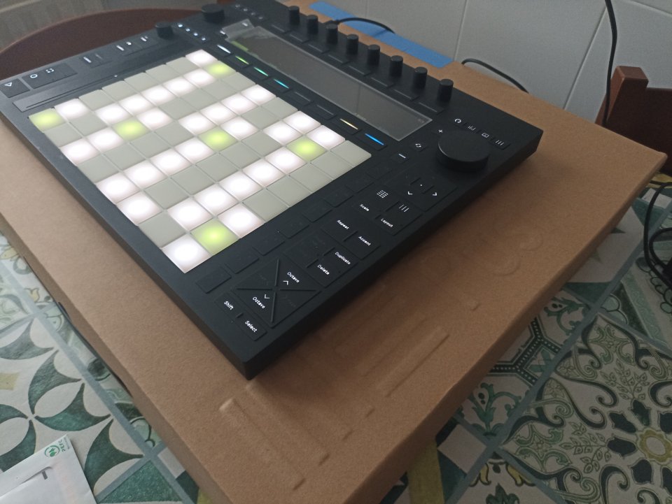 Ableton Push 3 standalone + licencia Live Suite 12 original de segunda mano · Foto 2 de 4 · Toledo · 1700 €