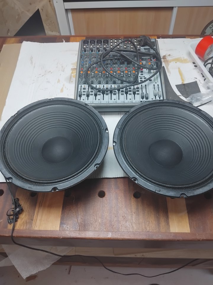 cambio o vendo equipo de sonido – mesa de mezclas + 2 altavoces 12" de segunda mano · Foto 1 de 8 · Murcia