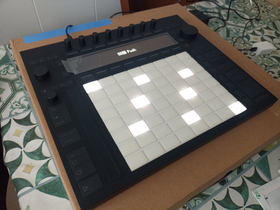 Ableton Push 3 standalone + licencia Live Suite 12 original de segunda mano · Foto 3 de 4 · Toledo · 1700 €