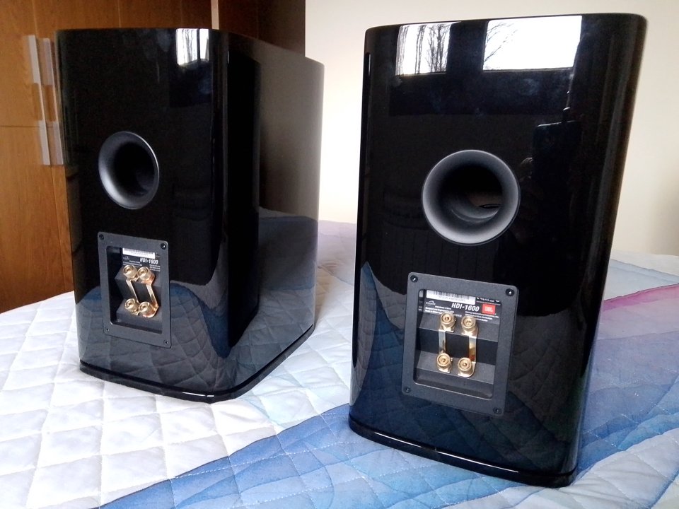 Monitores JBL HDI-1600 Piano Black (Inmaculados) Envío gratuito doble caja.