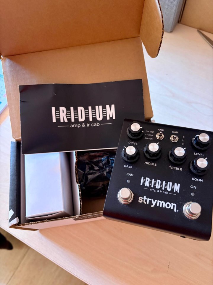 -RESERVADO- STRYMON IRIDIUM con fuente de alimentación, caja y demás.