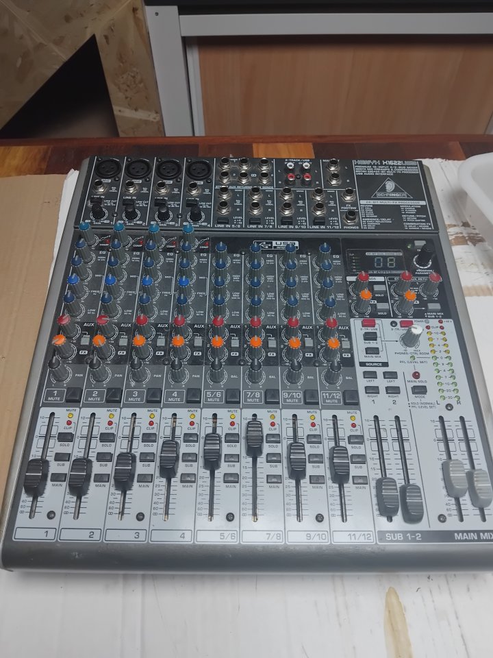cambio o vendo equipo de sonido – mesa de mezclas + 2 altavoces 12" de segunda mano · Foto 2 de 8 · Murcia