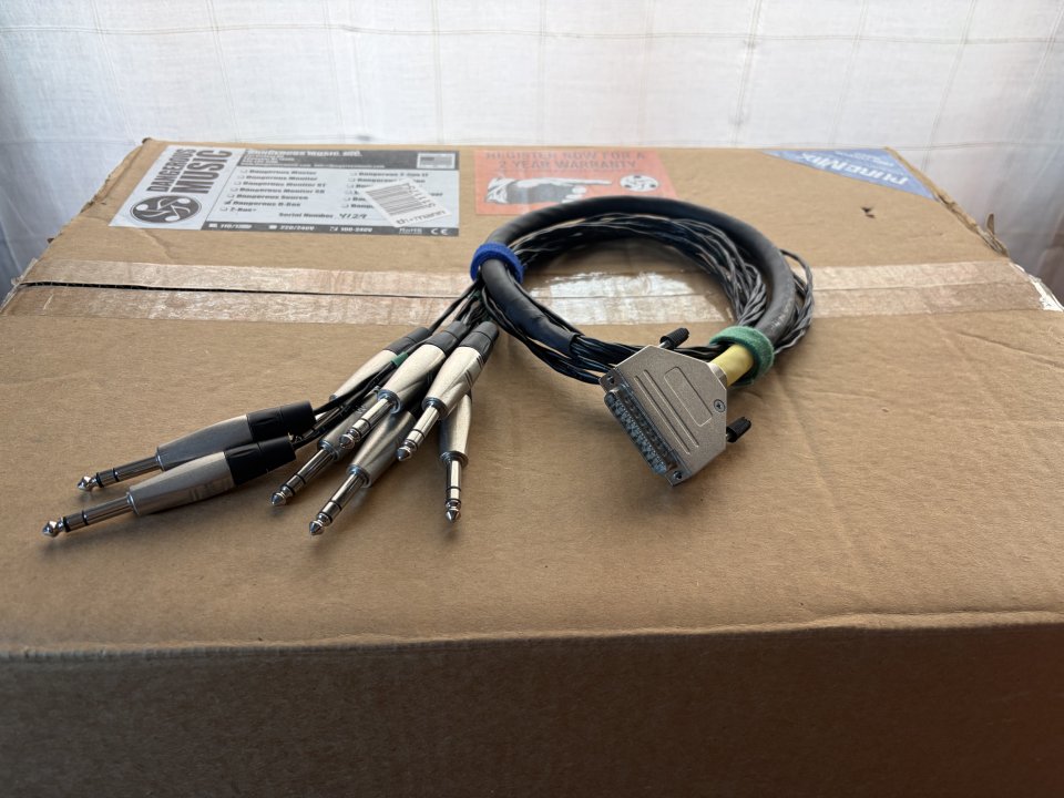 Dangerous Music D-Box + cable DB25 a 8 TRS — embalaje original de segunda mano · Foto 8 de 9 · Barcelona · 800 €