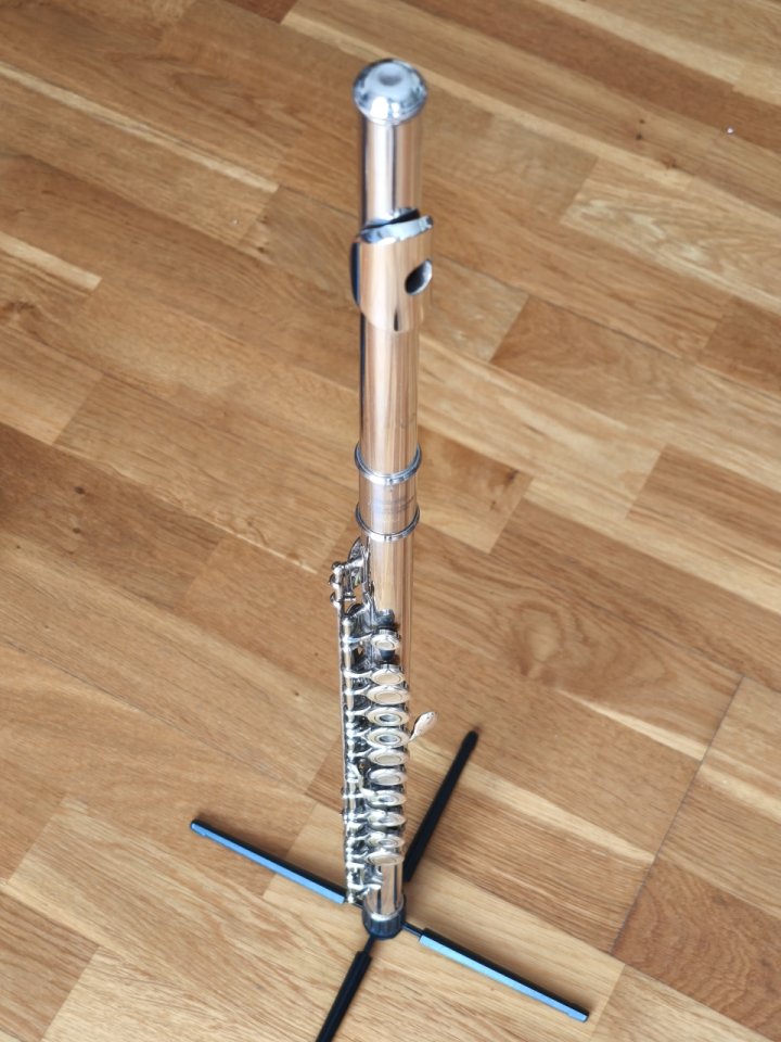 Flauta travesera Yamaha YFL 281SII con estuche de segunda mano · Foto 4 de 6 · Barcelona · 595 €