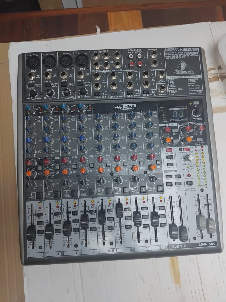 cambio o vendo equipo de sonido – mesa de mezclas + 2 altavoces 12" de segunda mano · Foto 3 de 8 · Murcia