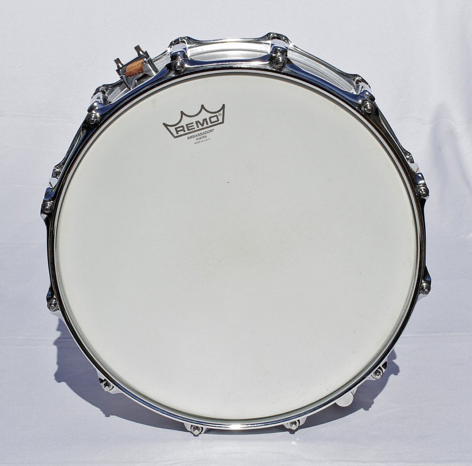 Caja con casco de aluminio sin soldaduras y 12 divisiones