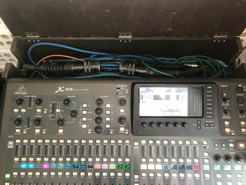 Mesa de Sonido X32 + Tablet Apple