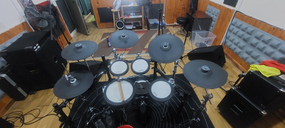 Yamaha DTX700K ampliada