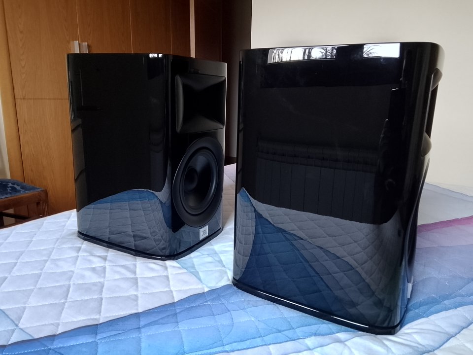 Monitores JBL HDI-1600 Piano Black (Inmaculados) Envío gratuito doble caja.