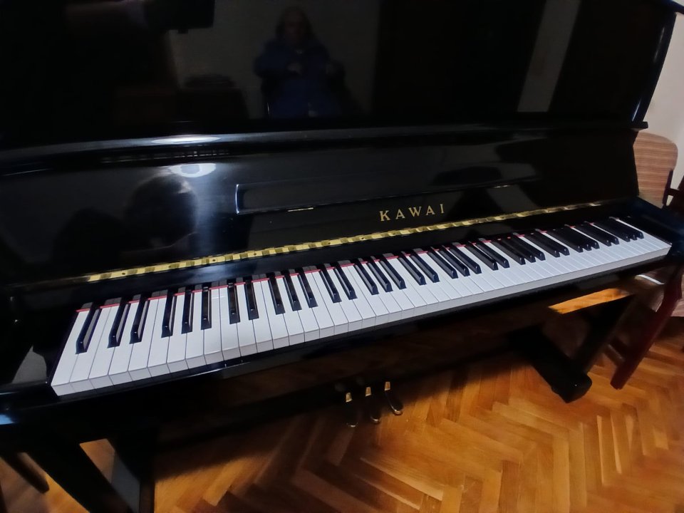 PIANO PARED KAWAI NS 10