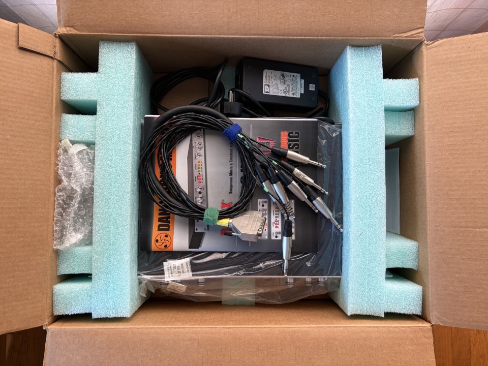 Dangerous Music D-Box + cable DB25 a 8 TRS — embalaje original de segunda mano · Foto 9 de 9 · Barcelona · 800 €